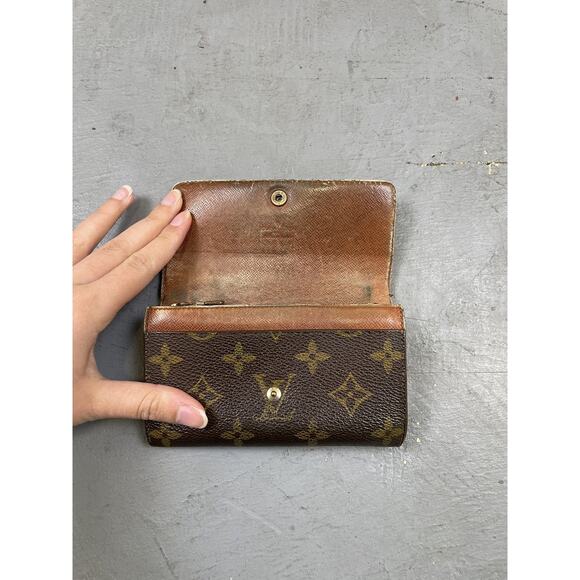 Classic Louis Vuitton Womens Brown Canvas Monogram LV - Picture 2 of 7
